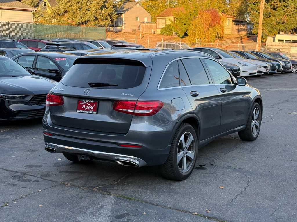 Photo 4 of this MERCEDES-BENZ GLC