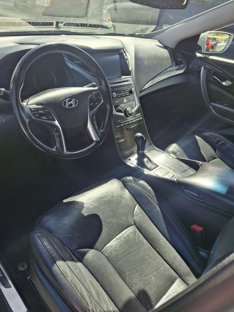 View vehicle photo 2