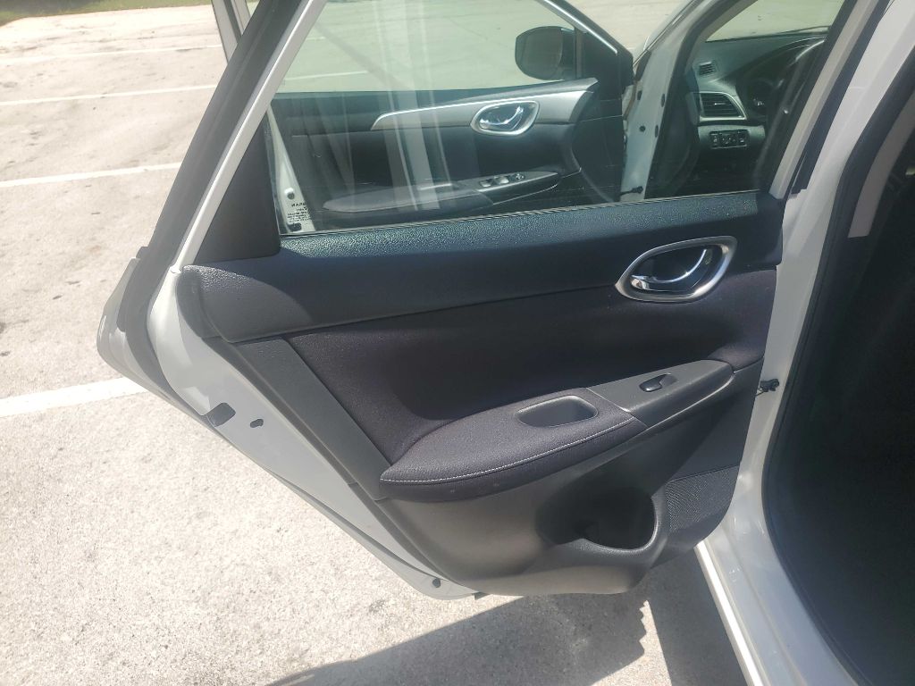 Photo 19 of this NISSAN SENTRA