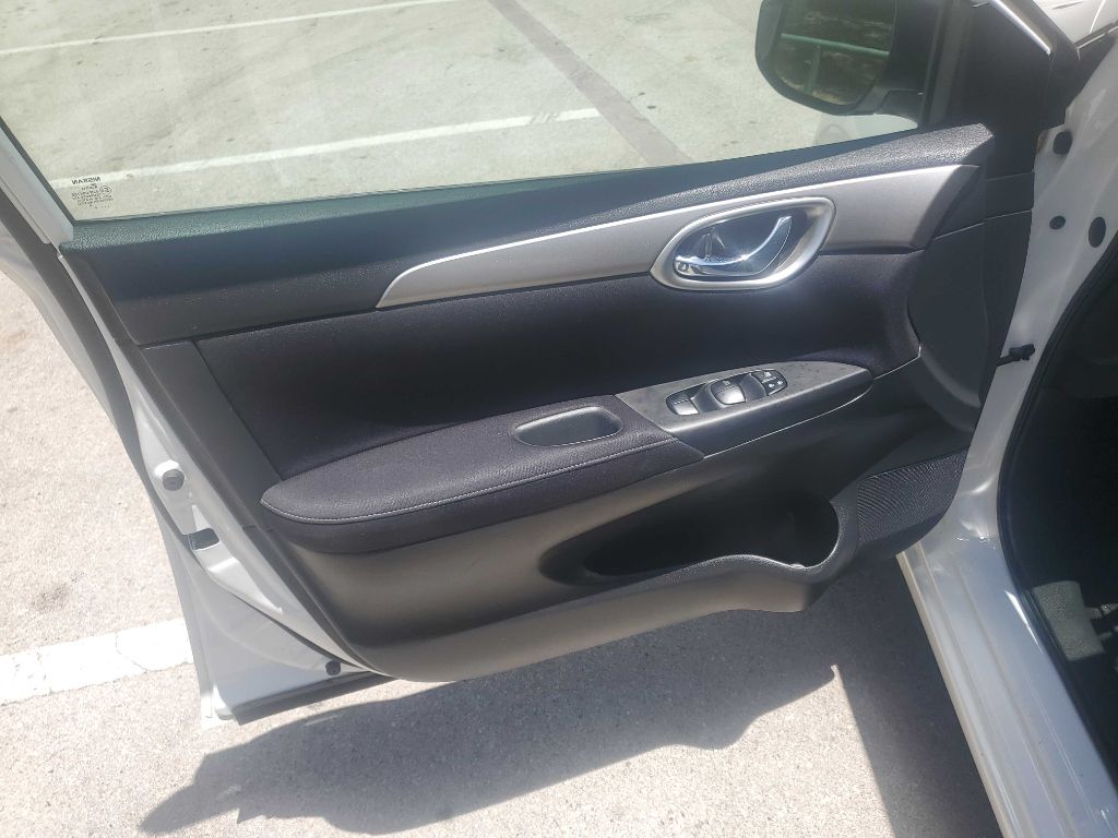 Photo 16 of this NISSAN SENTRA