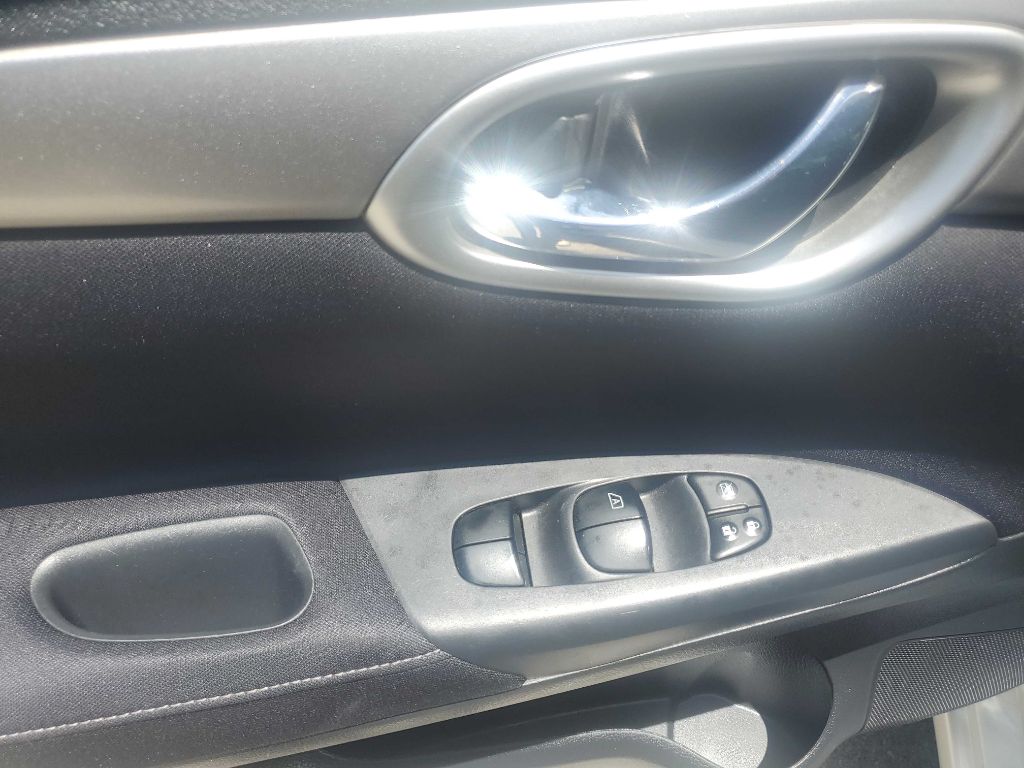 Photo 17 of this NISSAN SENTRA