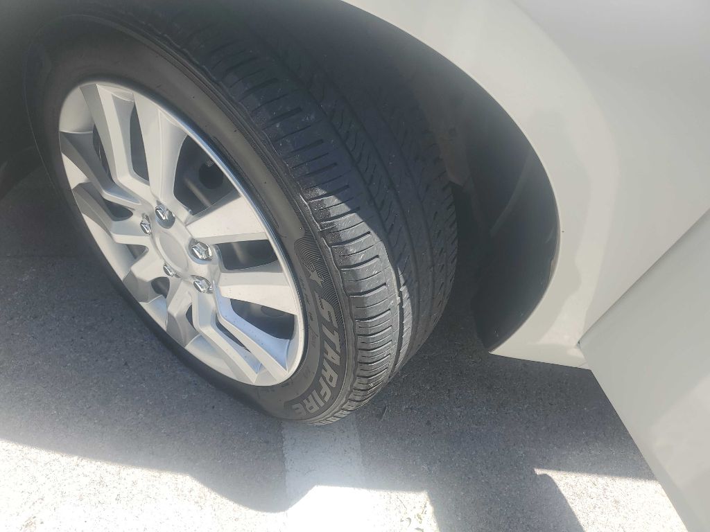 Photo 12 of this NISSAN SENTRA