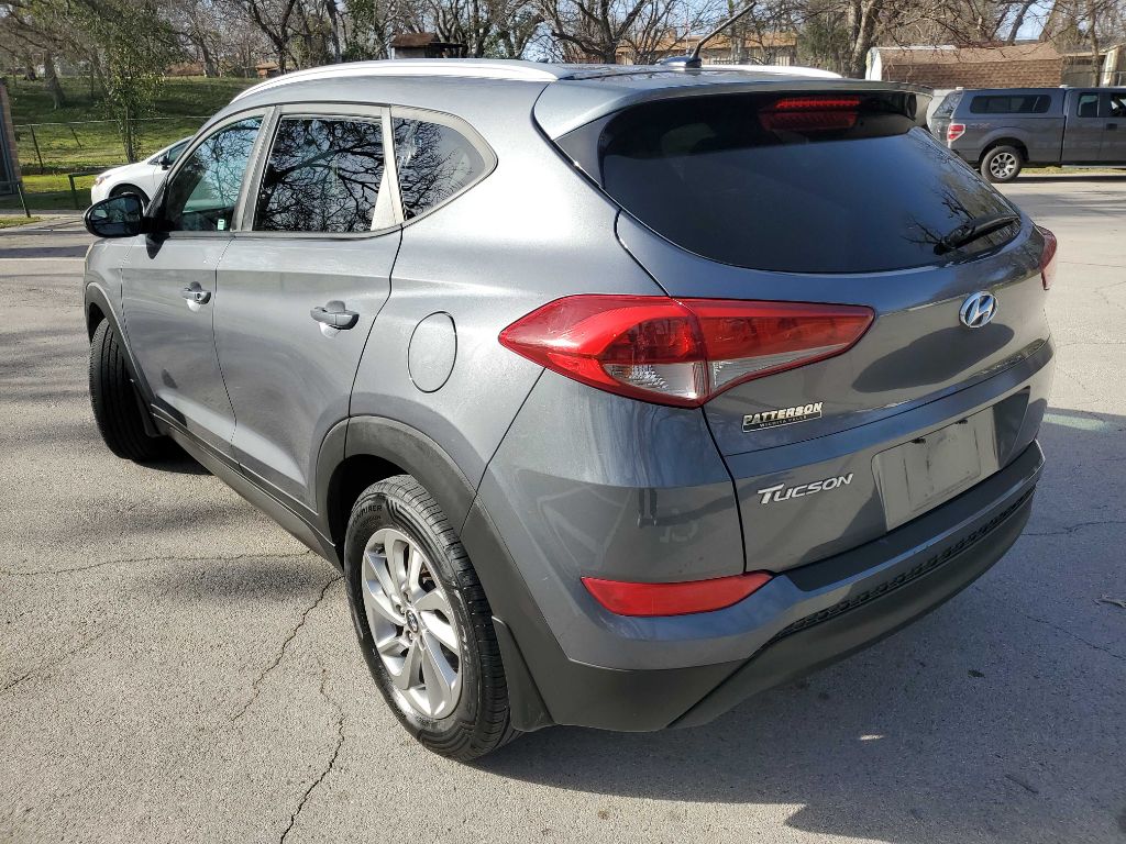 Photo 4 of this HYUNDAI TUCSON