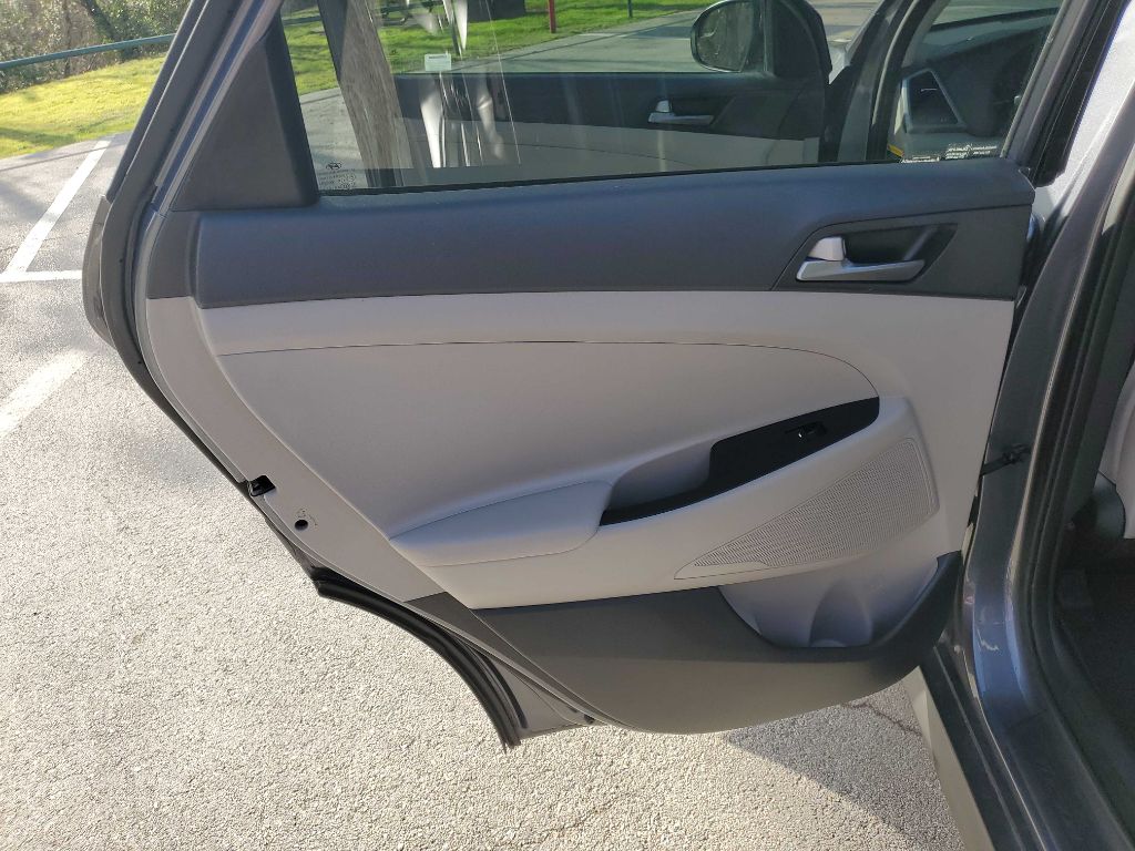 Photo 15 of this HYUNDAI TUCSON