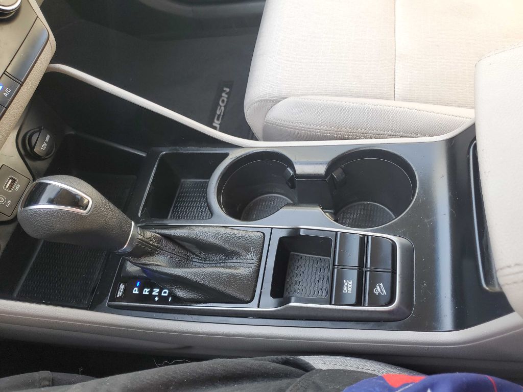 Photo 31 of this HYUNDAI TUCSON