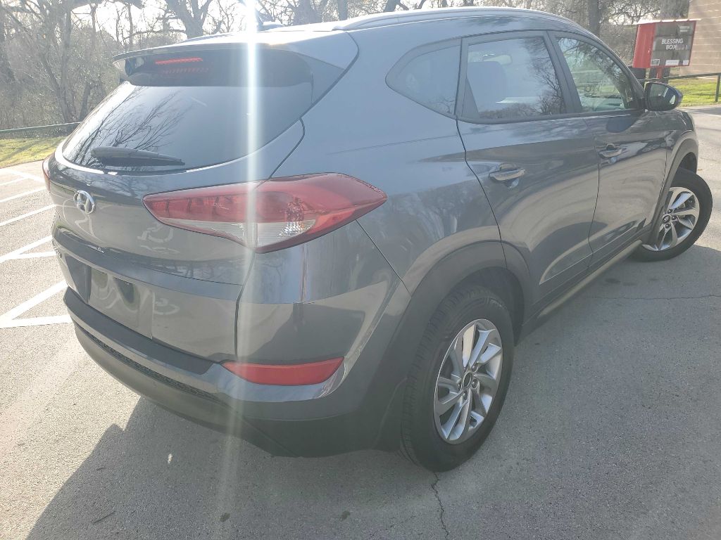 Photo 6 of this HYUNDAI TUCSON