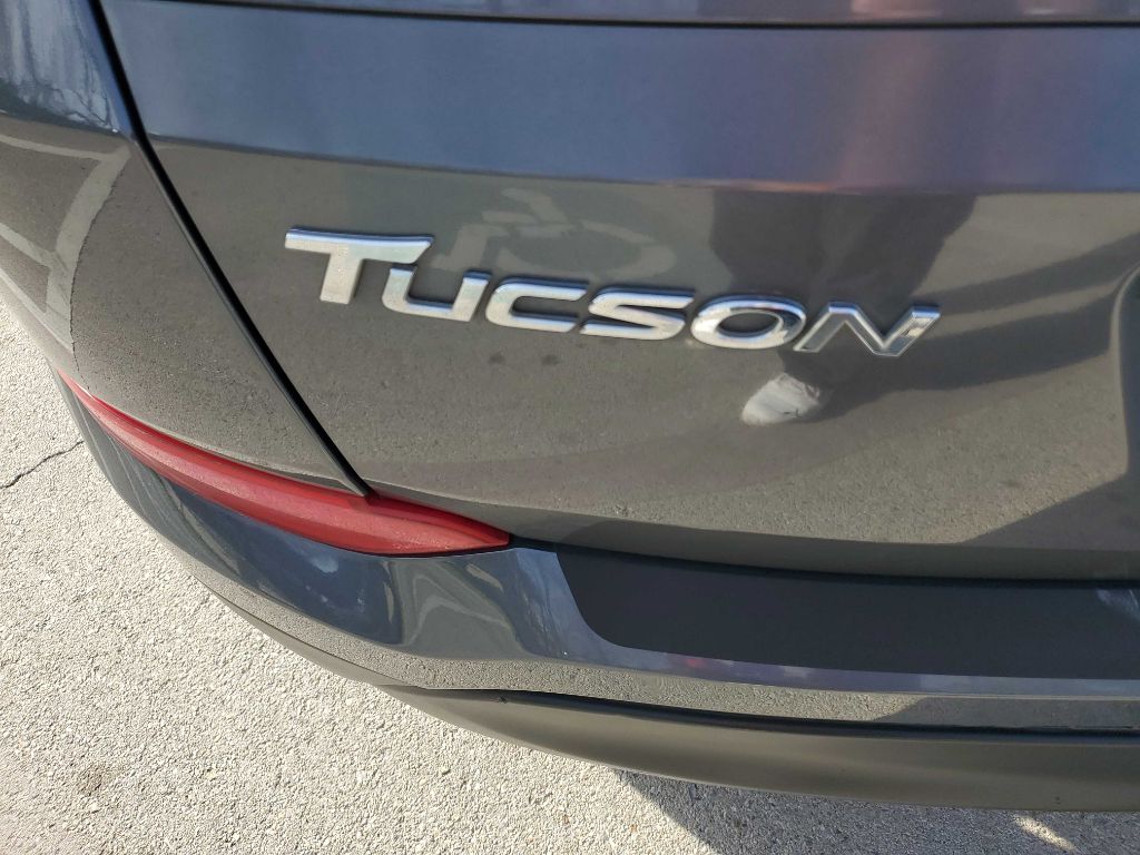 Photo 12 of this HYUNDAI TUCSON