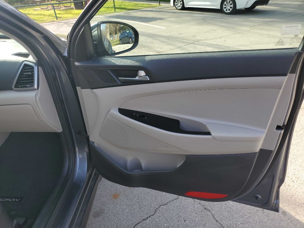 Photo 22 of this HYUNDAI TUCSON