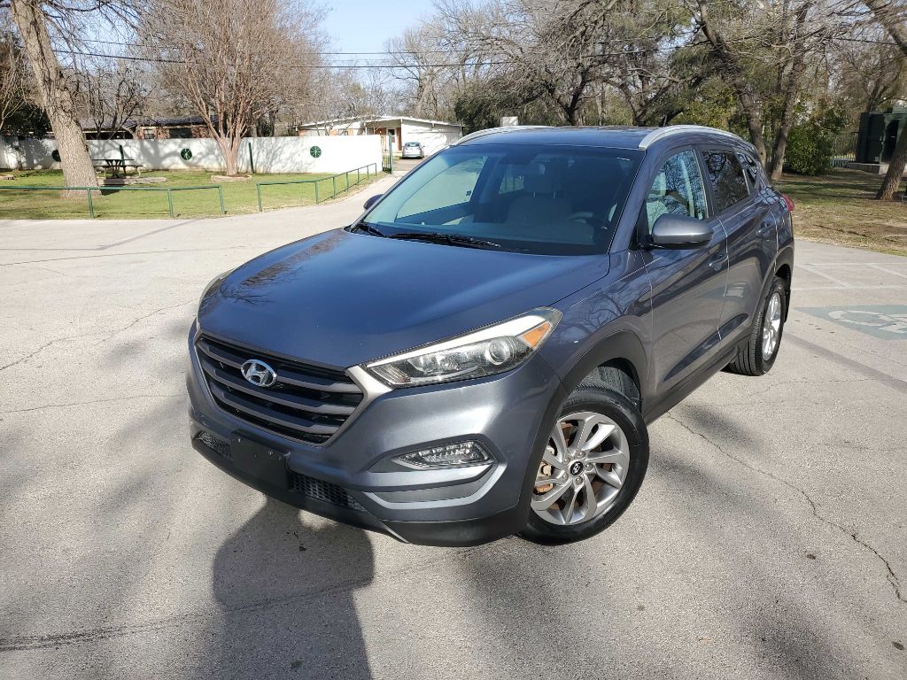 Photo 2 of this HYUNDAI TUCSON