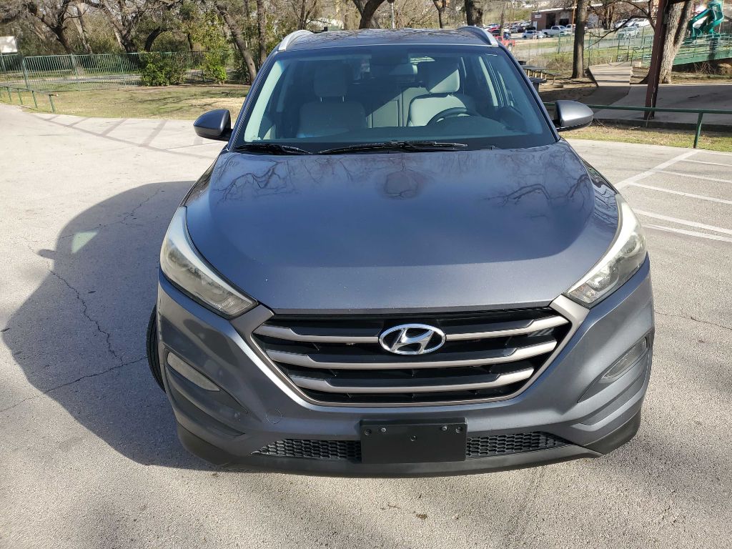 Photo 9 of this HYUNDAI TUCSON