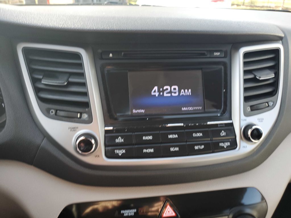 Photo 27 of this HYUNDAI TUCSON