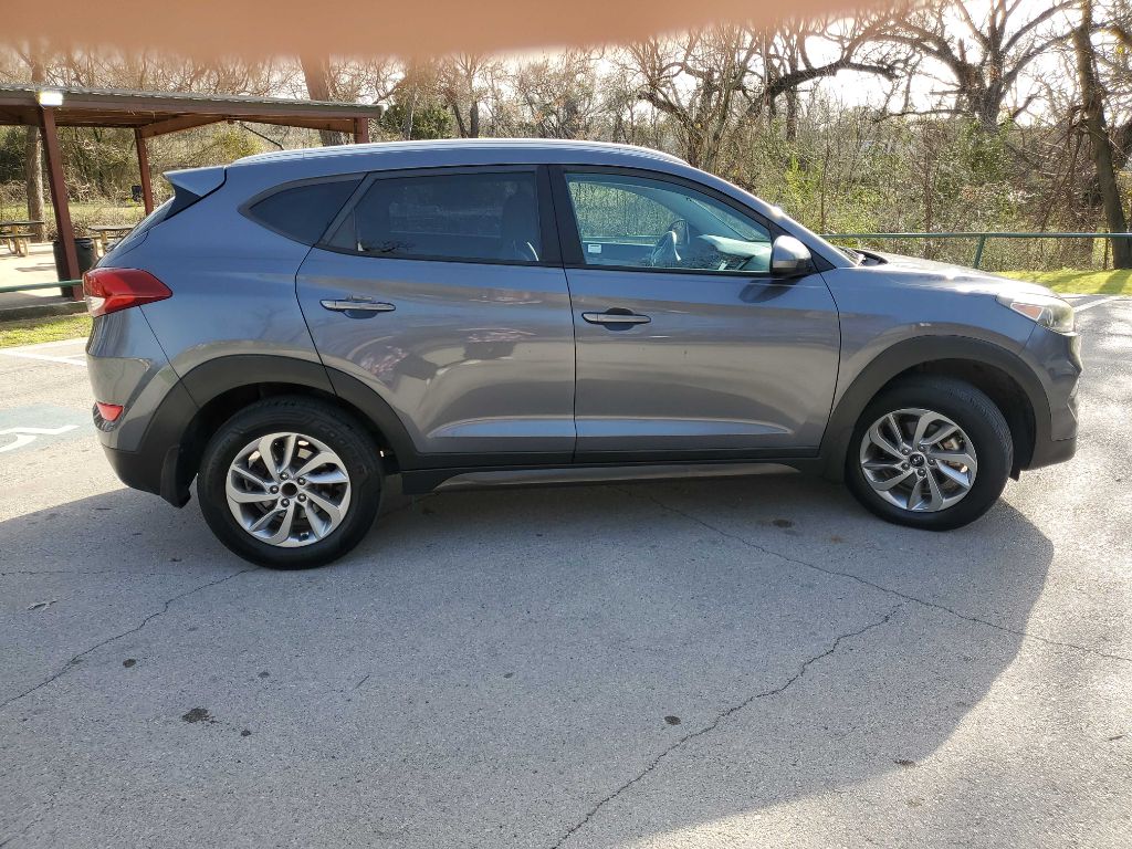 Photo 7 of this HYUNDAI TUCSON