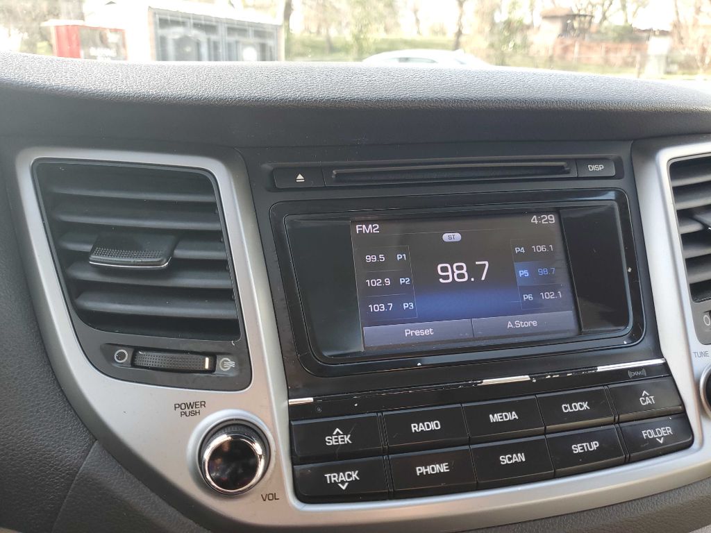Photo 29 of this HYUNDAI TUCSON