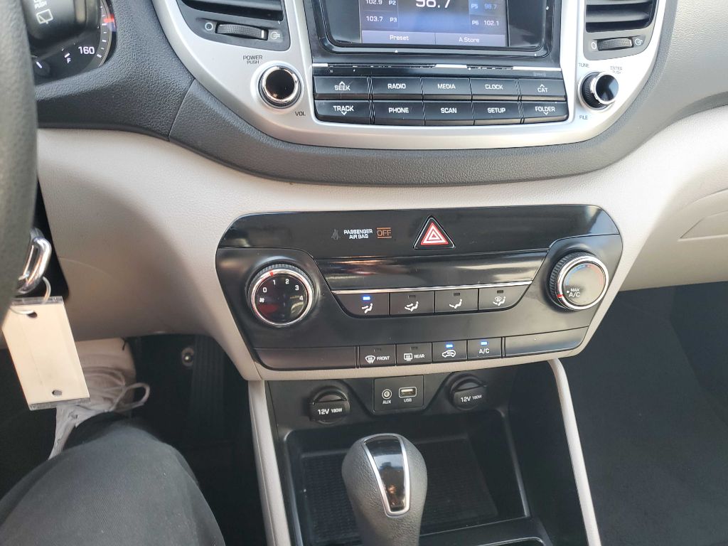 Photo 30 of this HYUNDAI TUCSON