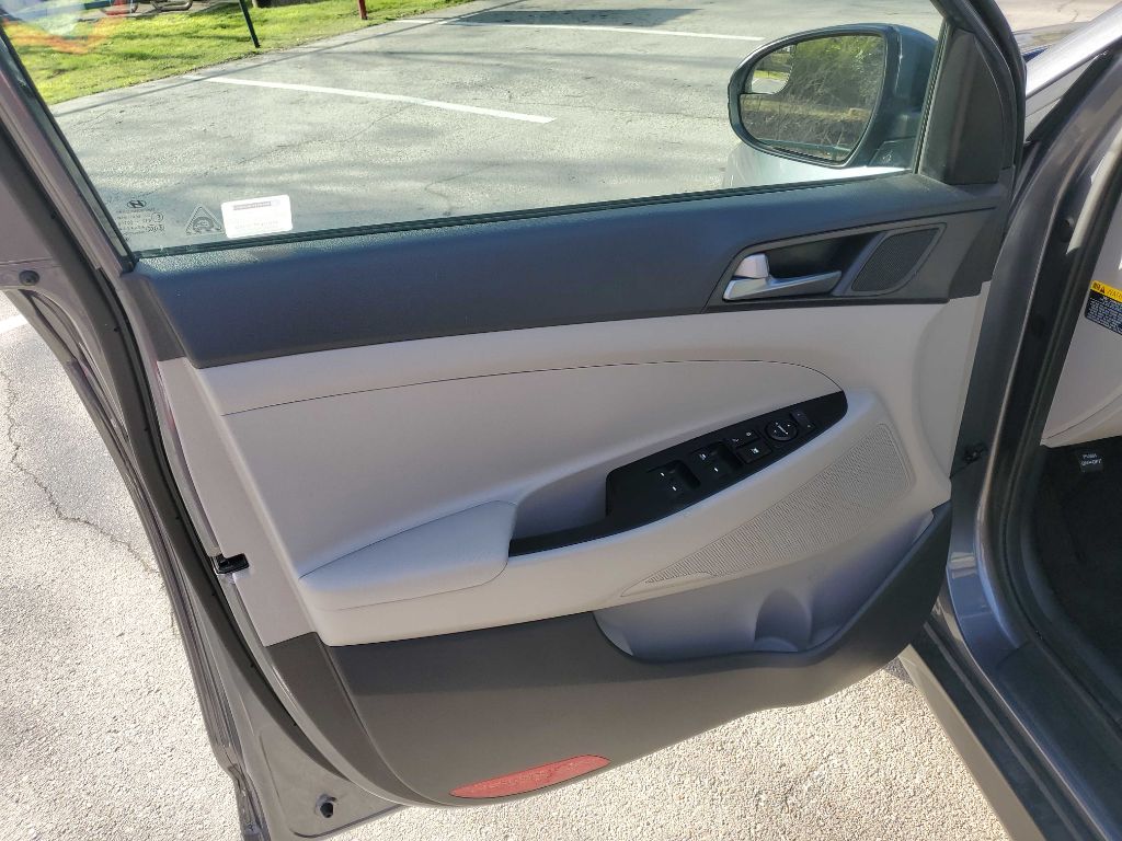 Photo 13 of this HYUNDAI TUCSON
