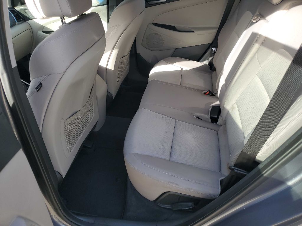 Photo 16 of this HYUNDAI TUCSON