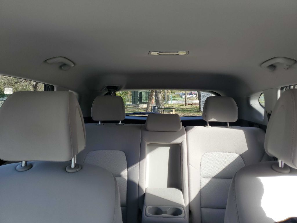 Photo 32 of this HYUNDAI TUCSON