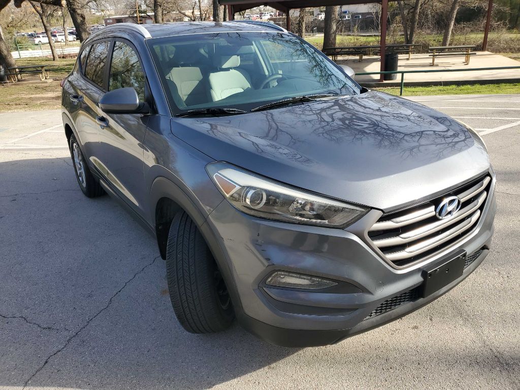 Photo 8 of this HYUNDAI TUCSON