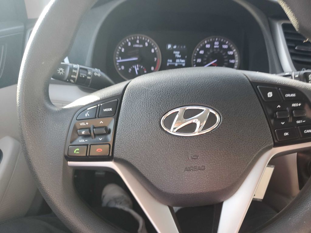 Photo 25 of this HYUNDAI TUCSON