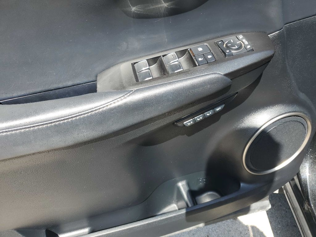 Photo 17 of this LEXUS NX