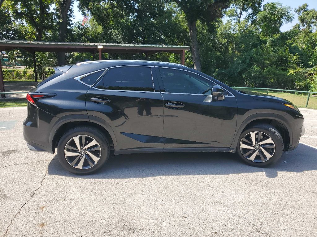 Photo 7 of this LEXUS NX