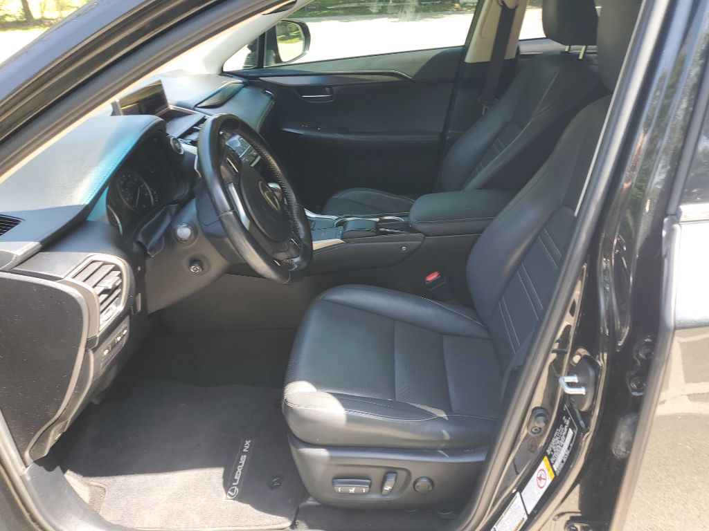 Photo 18 of this LEXUS NX