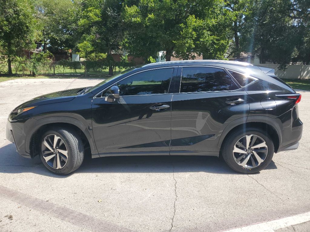 Photo 3 of this LEXUS NX