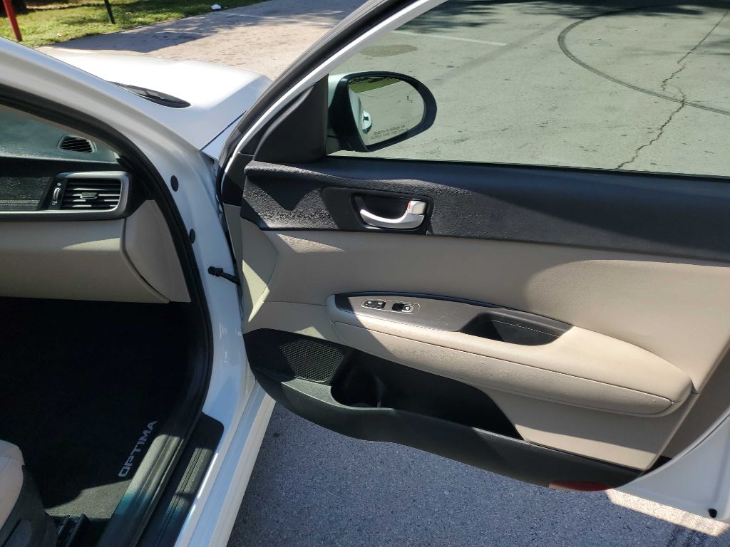 Photo 27 of this KIA OPTIMA