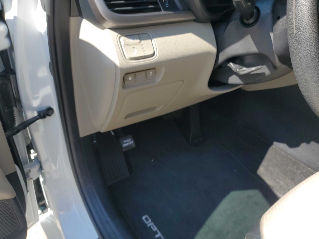 Photo 17 of this KIA OPTIMA