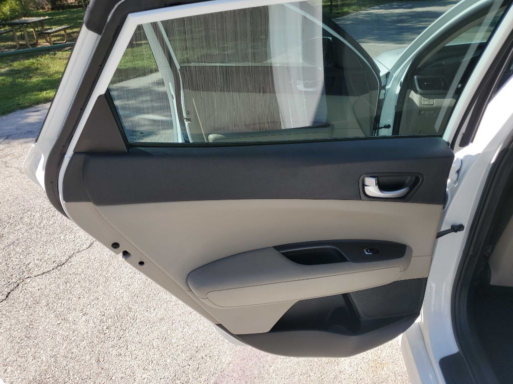 Photo 19 of this KIA OPTIMA