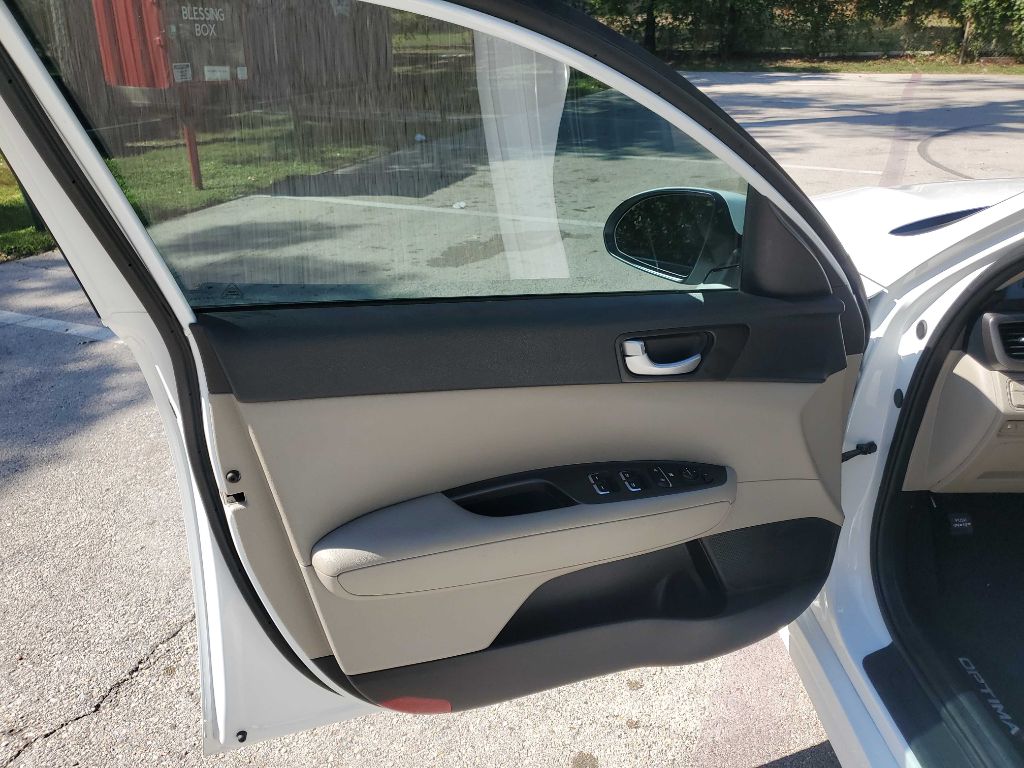 Photo 15 of this KIA OPTIMA