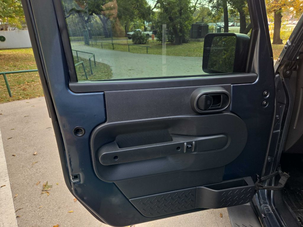 Photo 15 of this JEEP WRANGLER UNLIMI