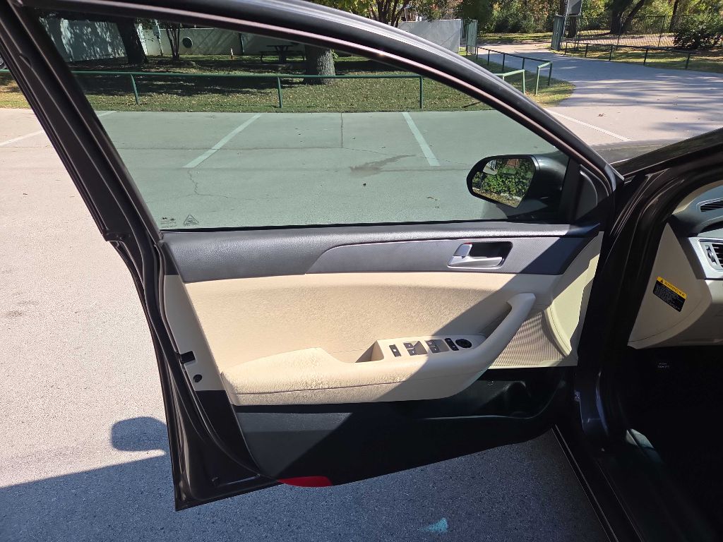 Photo 46 of this HYUNDAI SONATA