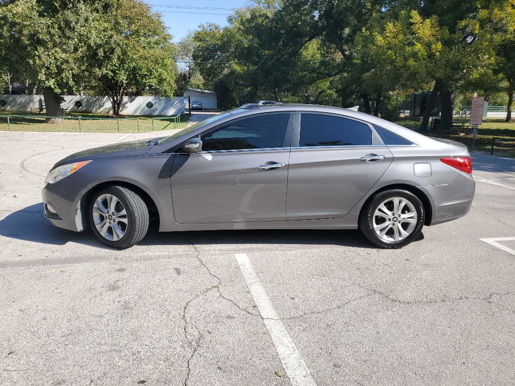 Photo 3 of this HYUNDAI SONATA