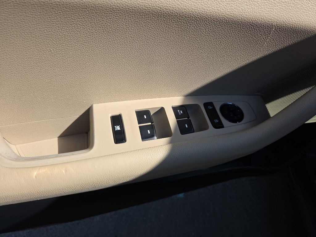 Photo 42 of this HYUNDAI SONATA