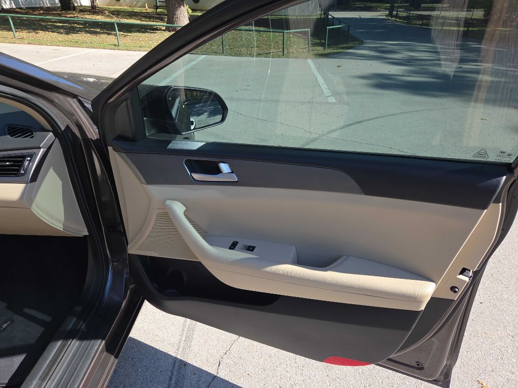 Photo 51 of this HYUNDAI SONATA