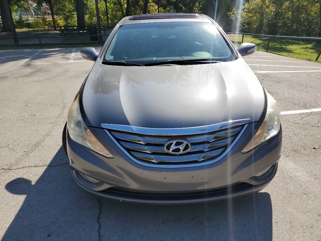 Photo 9 of this HYUNDAI SONATA