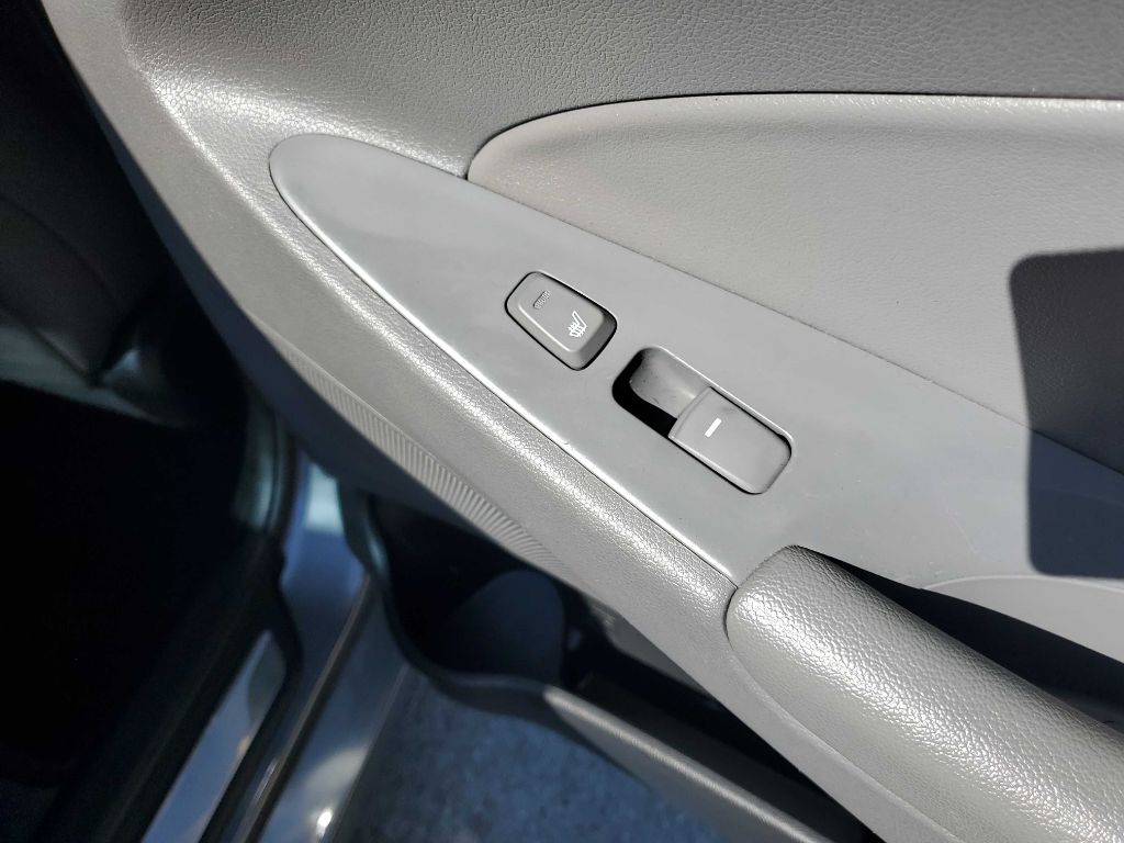 Photo 23 of this HYUNDAI SONATA