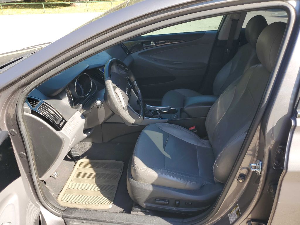 Photo 15 of this HYUNDAI SONATA