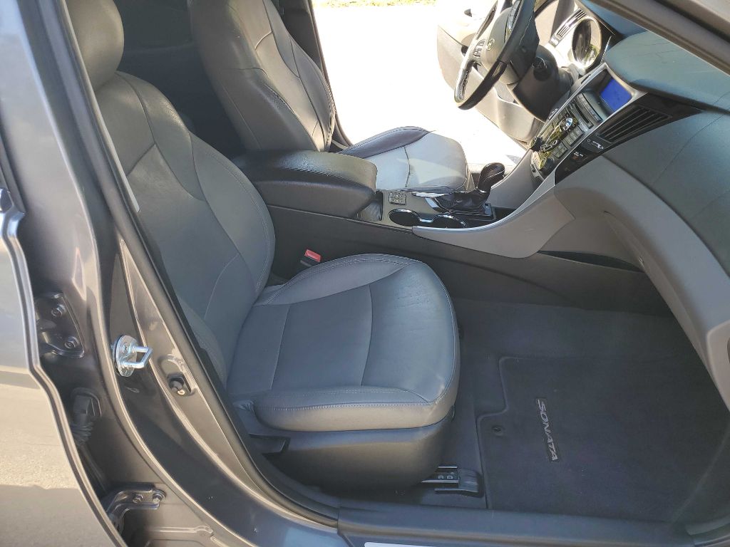 Photo 24 of this HYUNDAI SONATA