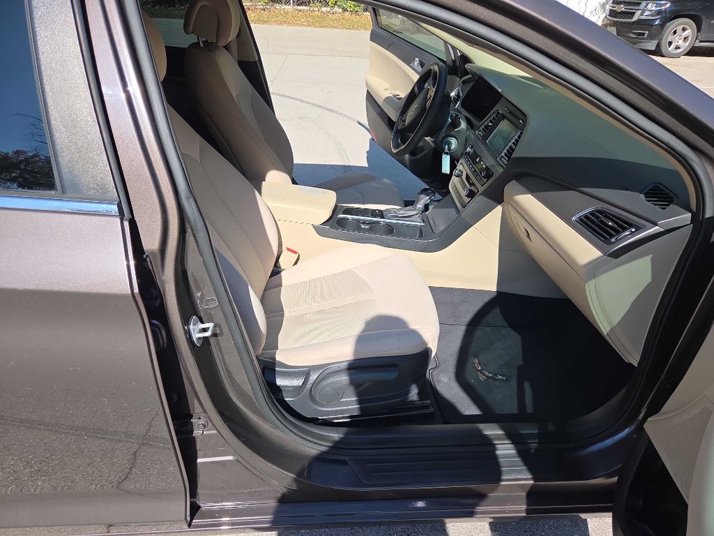 Photo 54 of this HYUNDAI SONATA