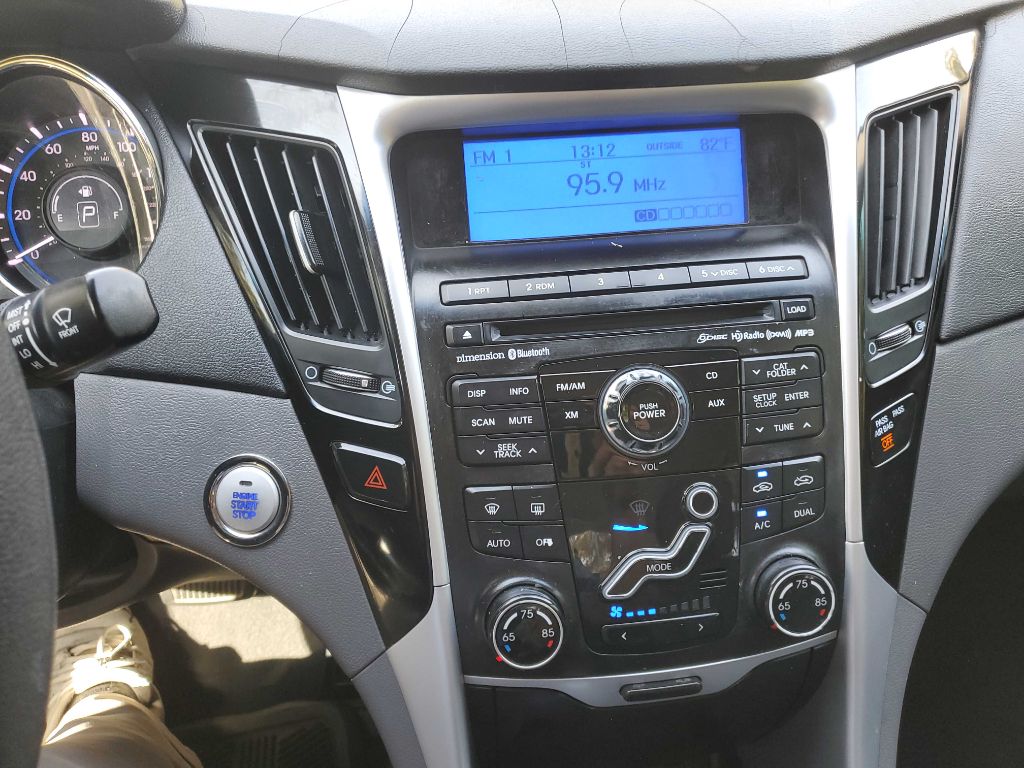 Photo 28 of this HYUNDAI SONATA