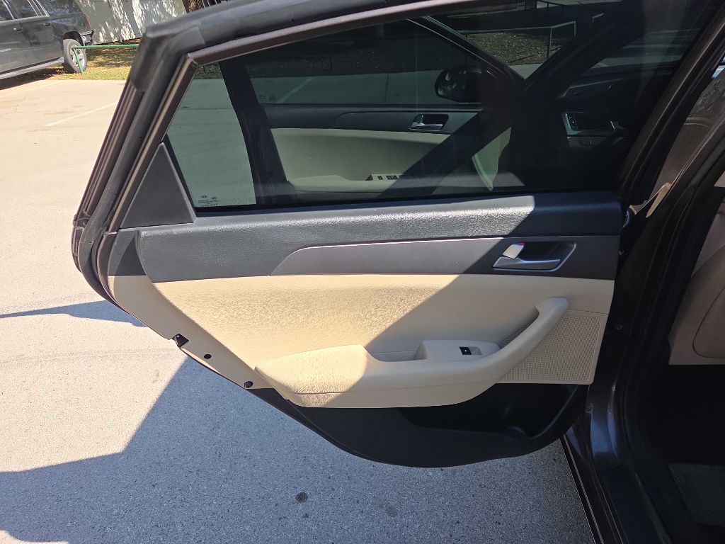 Photo 49 of this HYUNDAI SONATA