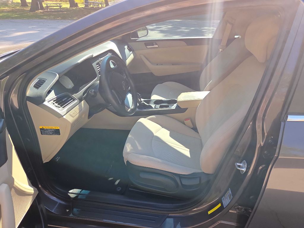Photo 43 of this HYUNDAI SONATA