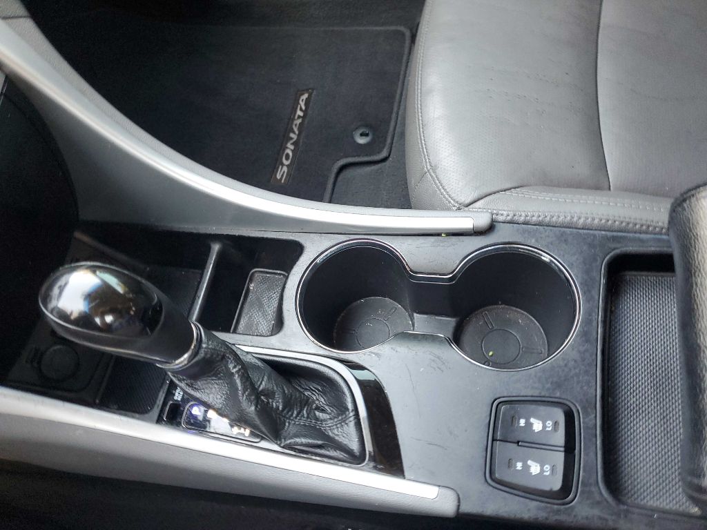 Photo 29 of this HYUNDAI SONATA