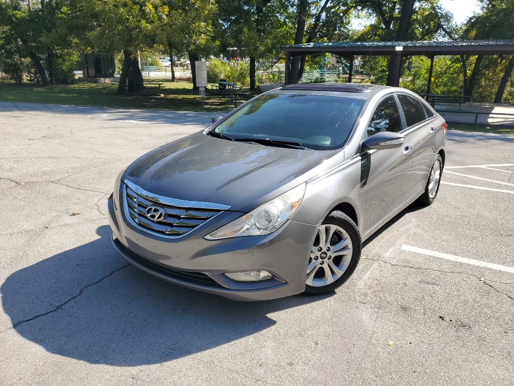 Photo 2 of this HYUNDAI SONATA