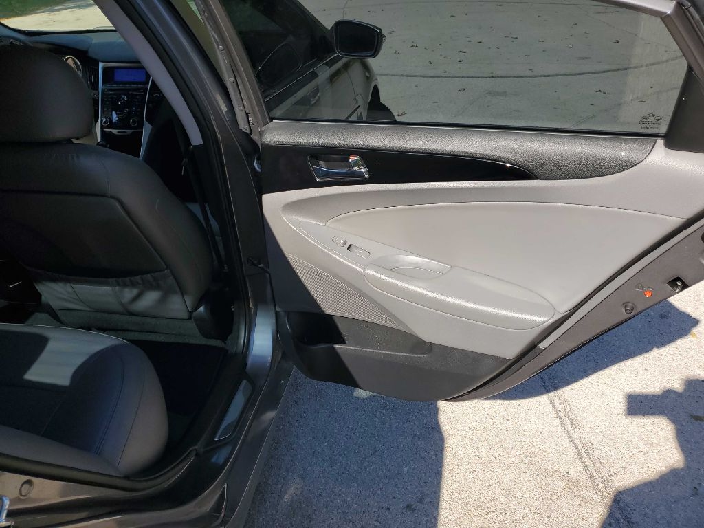 Photo 20 of this HYUNDAI SONATA