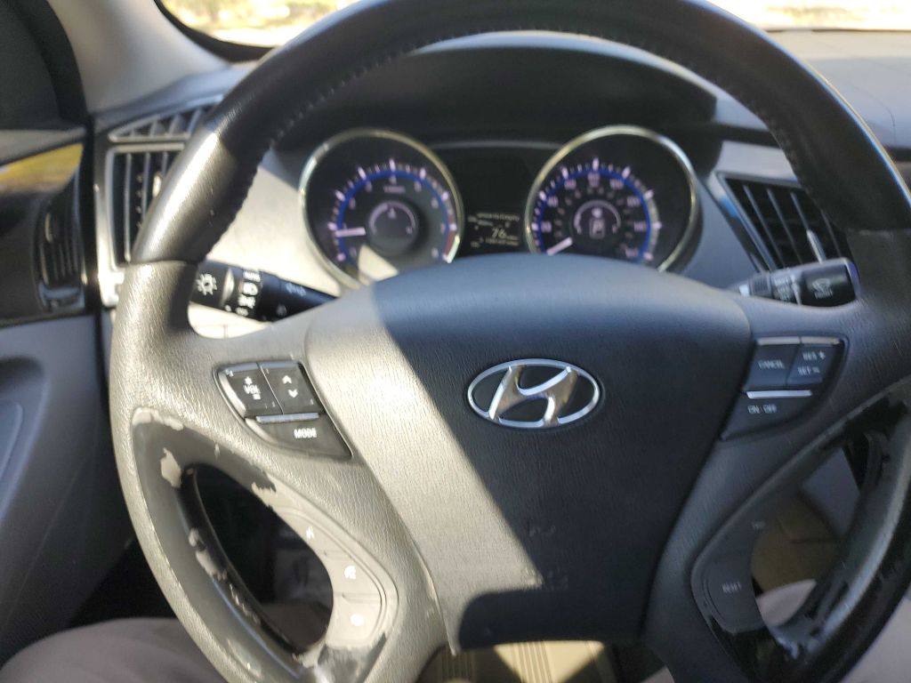 Photo 26 of this HYUNDAI SONATA