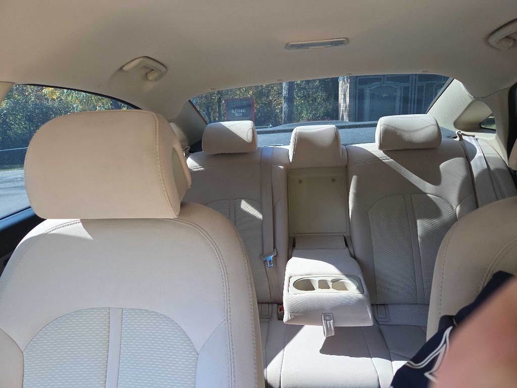 Photo 62 of this HYUNDAI SONATA