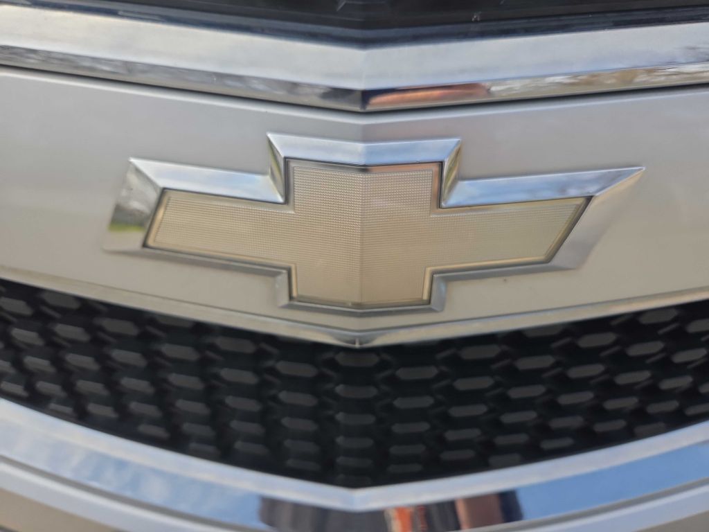 Photo 10 of this CHEVROLET EQUINOX